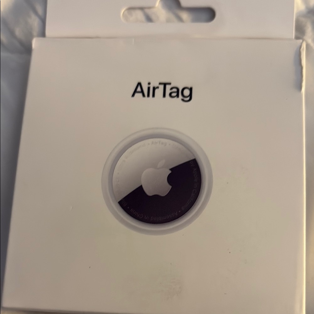 Apple AirTag in White